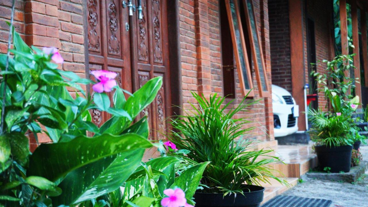 Berkah Homestay Magelang Bagian luar foto